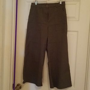 New size medium 3/4 Forever 21 pants